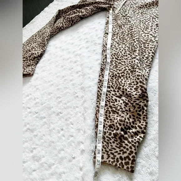 NWT- MONROW Leopard Jogger Sweatpants Cashmere Blend - Picture 10 of 12